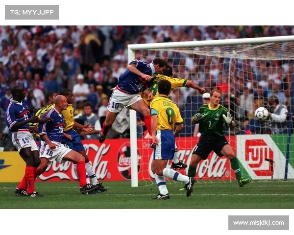 齐达内头槌制胜：1998年世界杯法国荣耀背后的历史瞬间